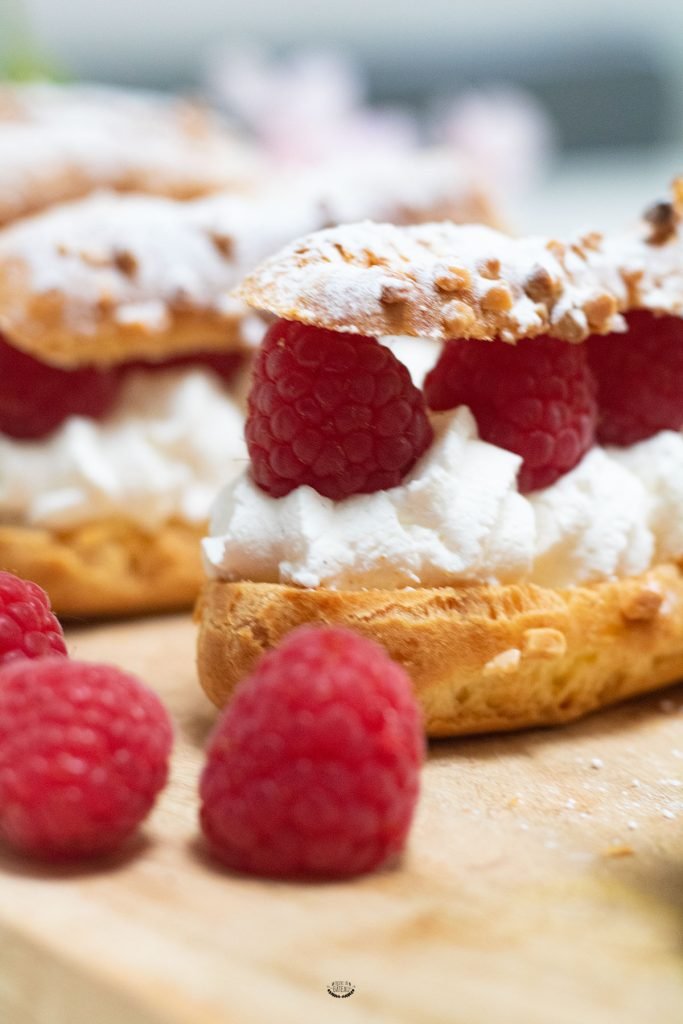 cap pâtissier éclairs framboises